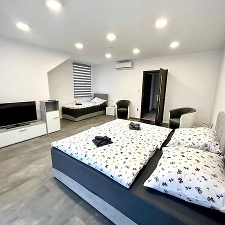 Apartmany Premium Se Soukromym Parkovanim Česká Lípa Esterno foto