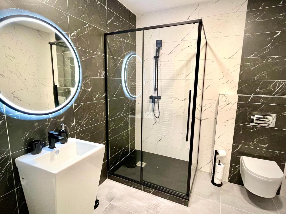 Apartmany Premium Se Soukromym Parkovanim Česká Lípa Esterno foto