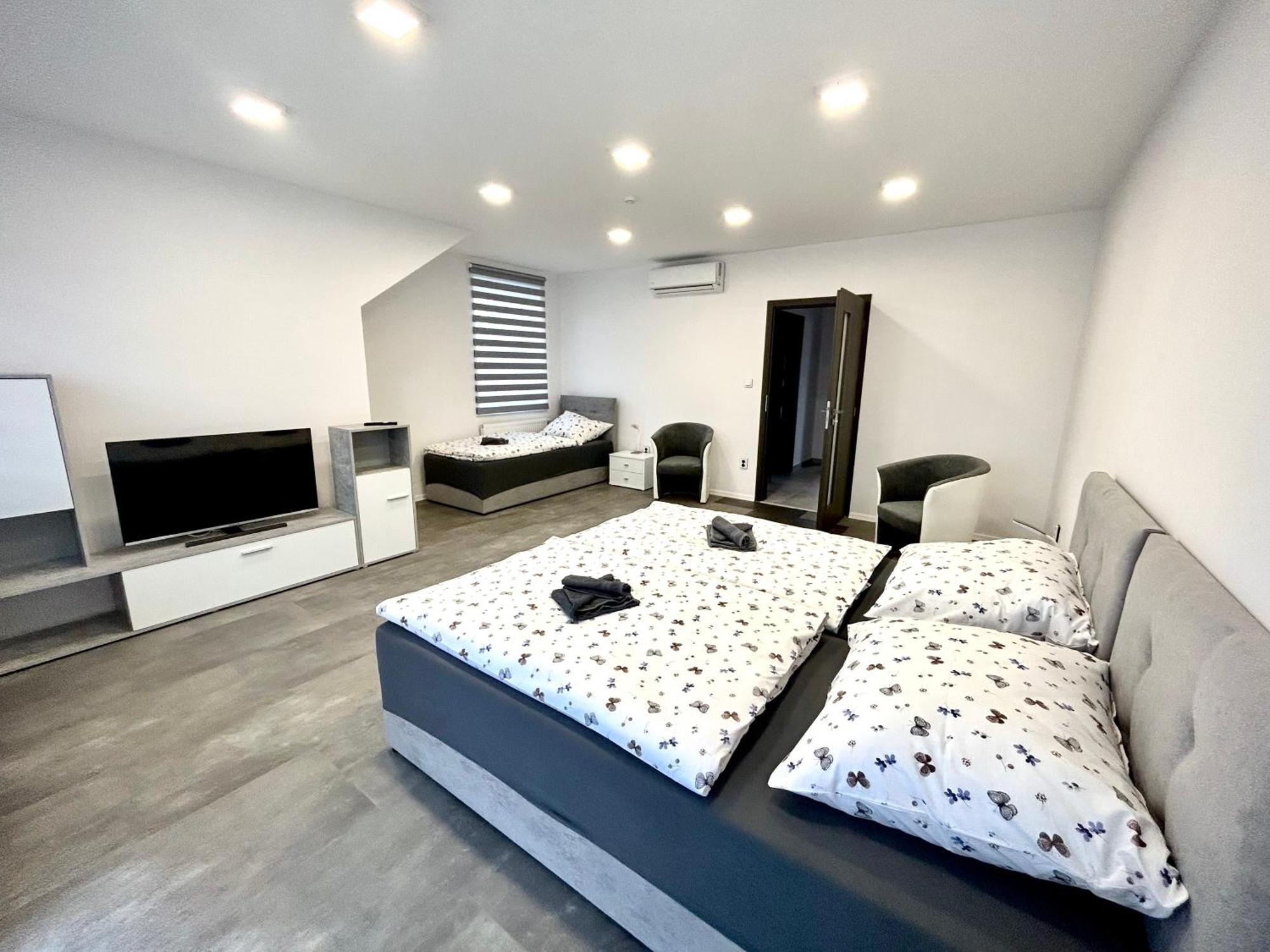 Apartmany Premium Se Soukromym Parkovanim Česká Lípa Esterno foto