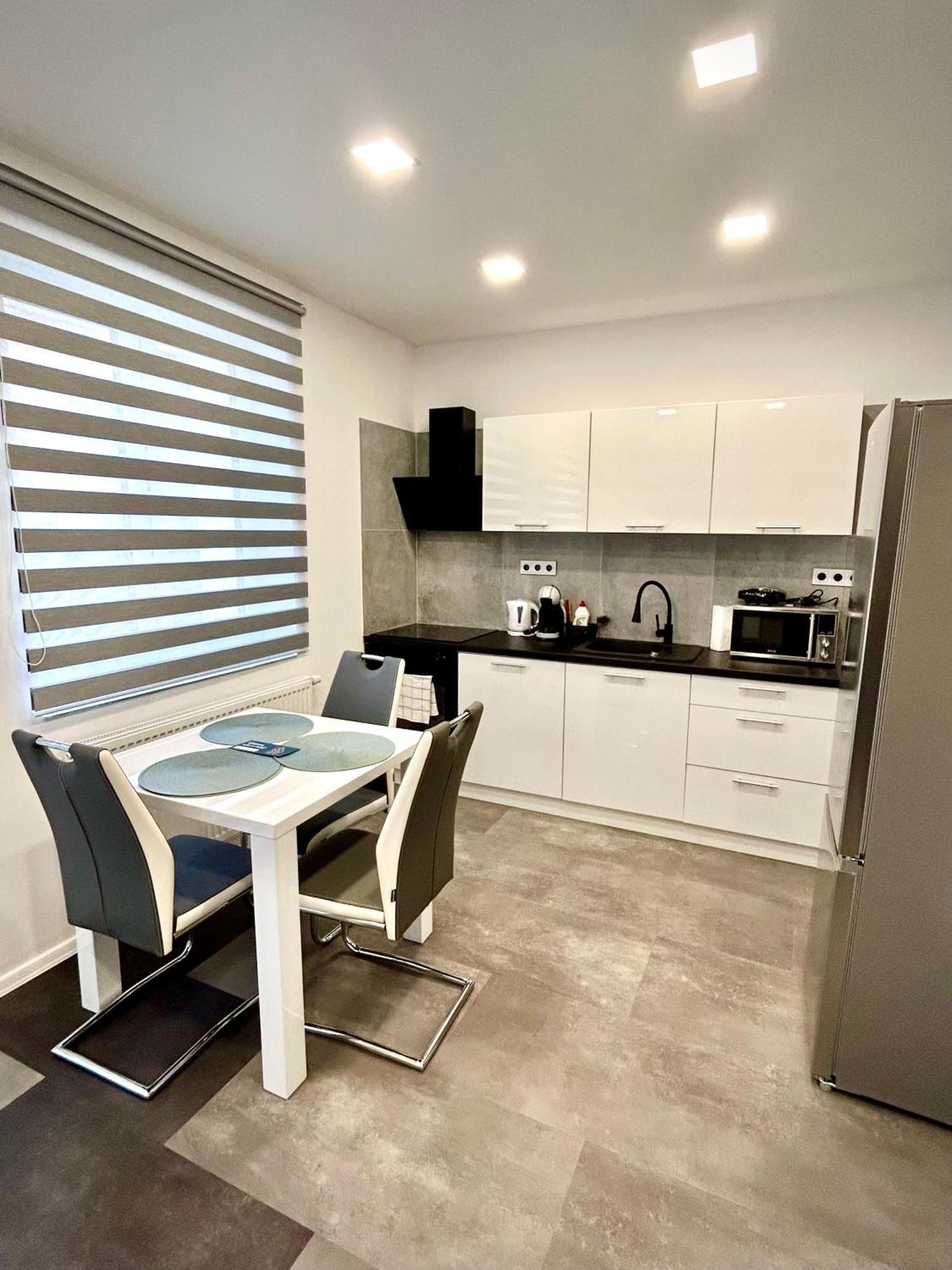 Apartmany Premium Se Soukromym Parkovanim Česká Lípa Esterno foto