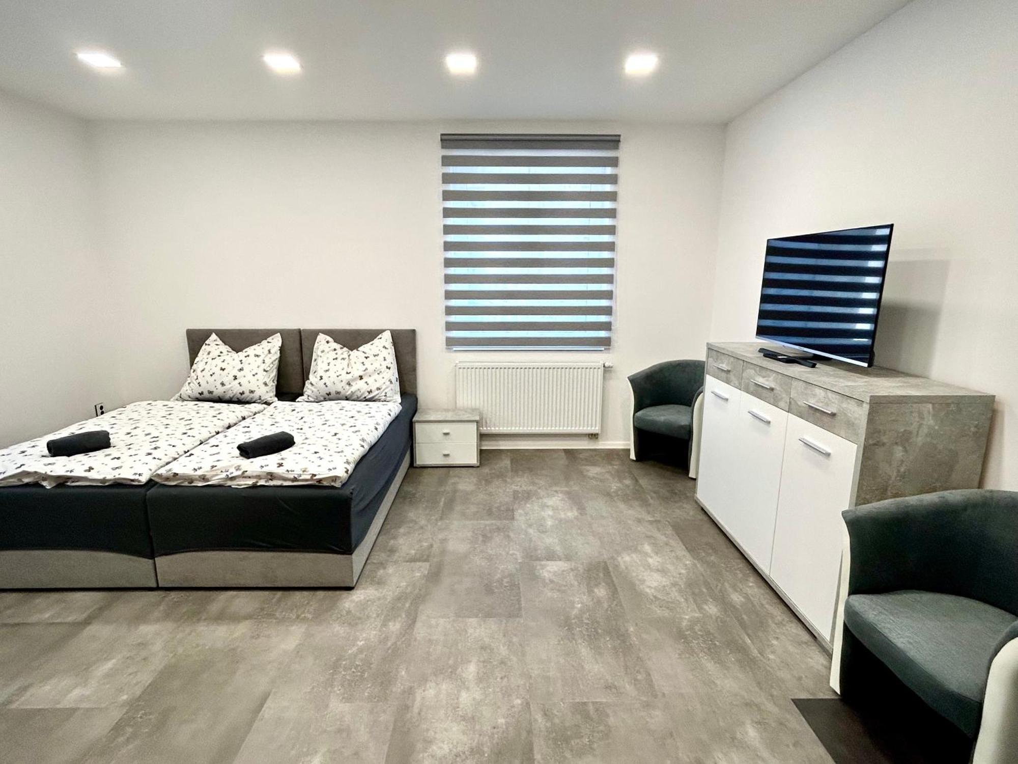 Apartmany Premium Se Soukromym Parkovanim Česká Lípa Esterno foto