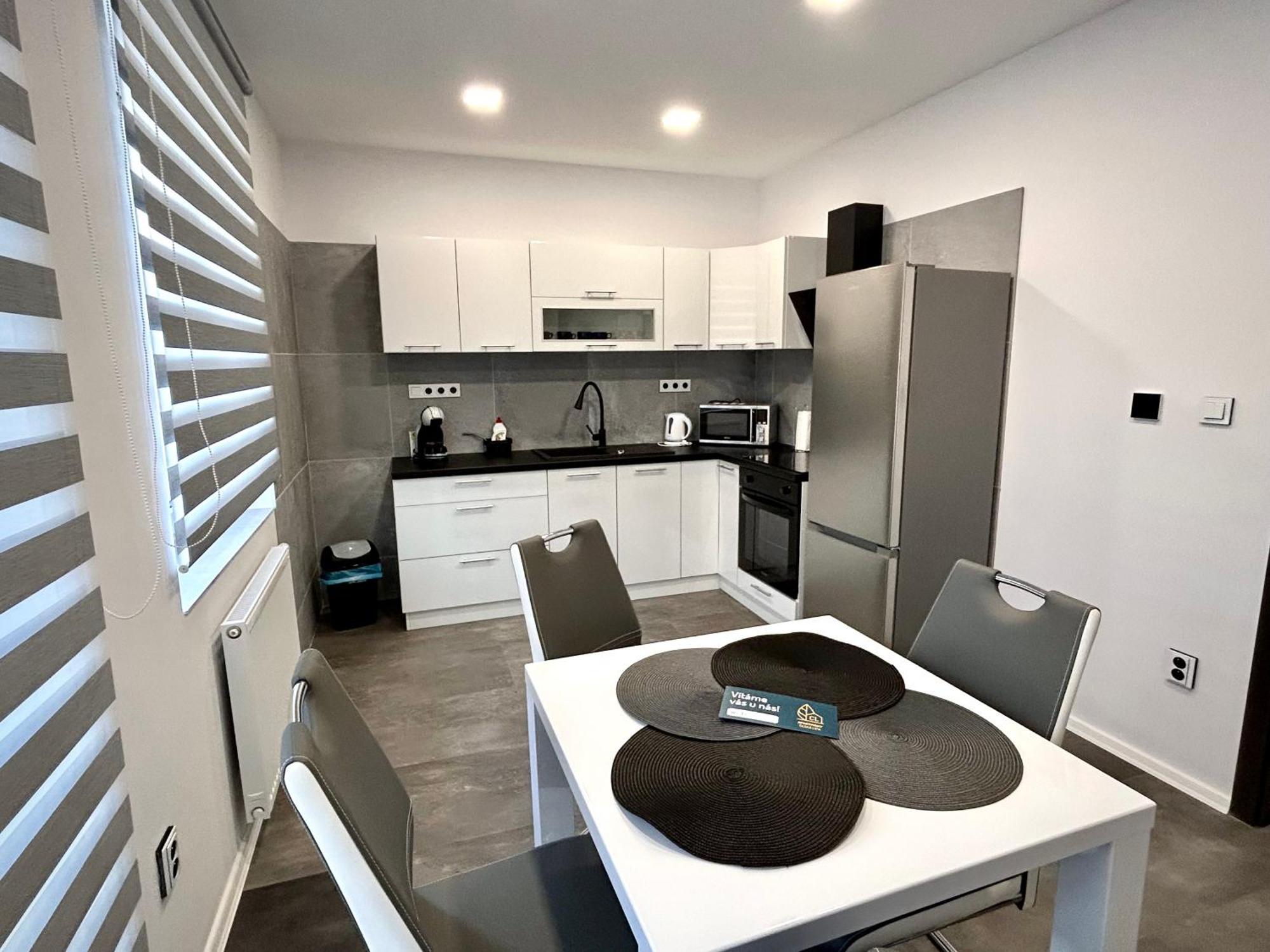 Apartmany Premium Se Soukromym Parkovanim Česká Lípa Esterno foto