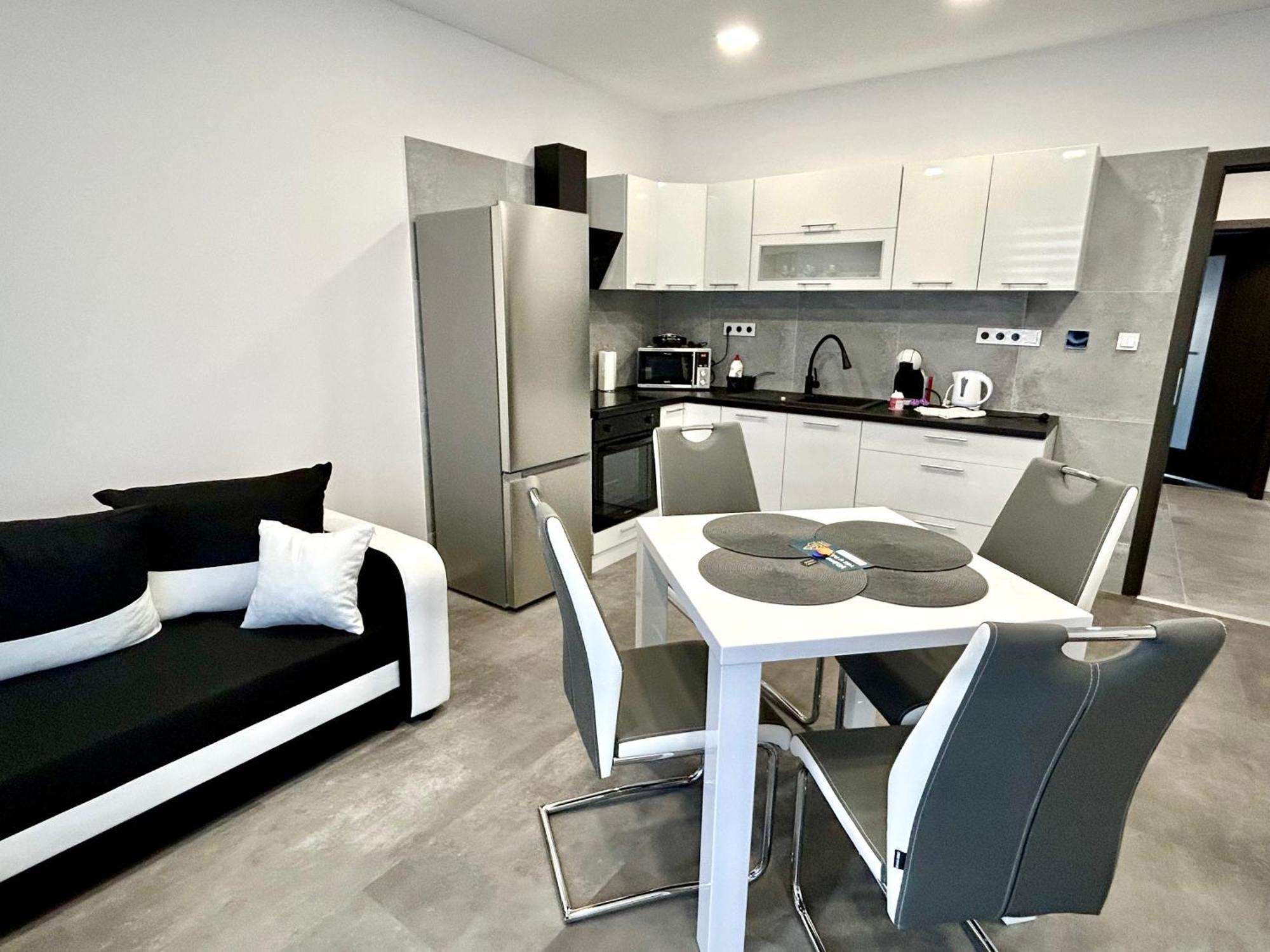 Apartmany Premium Se Soukromym Parkovanim Česká Lípa Esterno foto