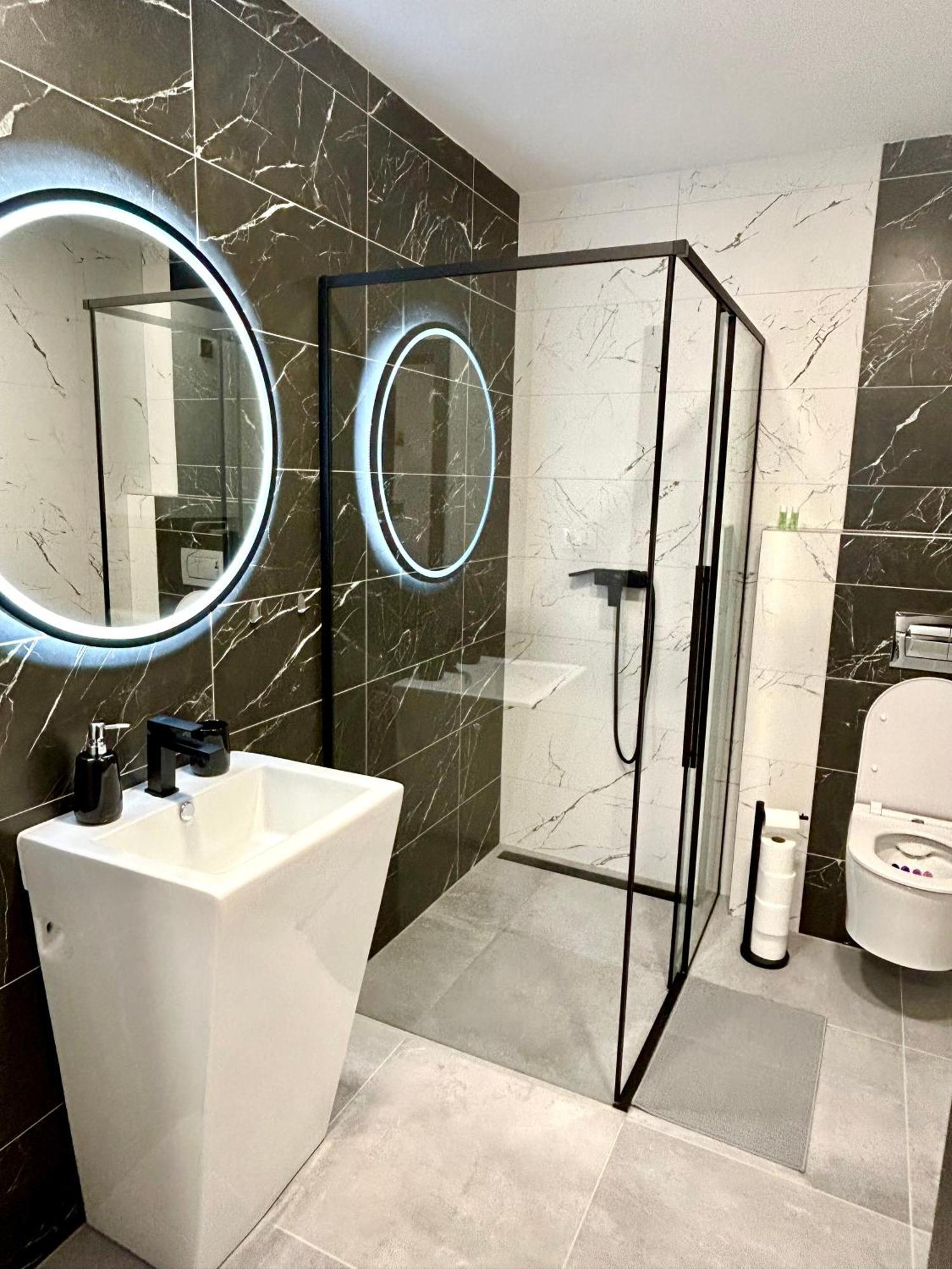 Apartmany Premium Se Soukromym Parkovanim Česká Lípa Esterno foto