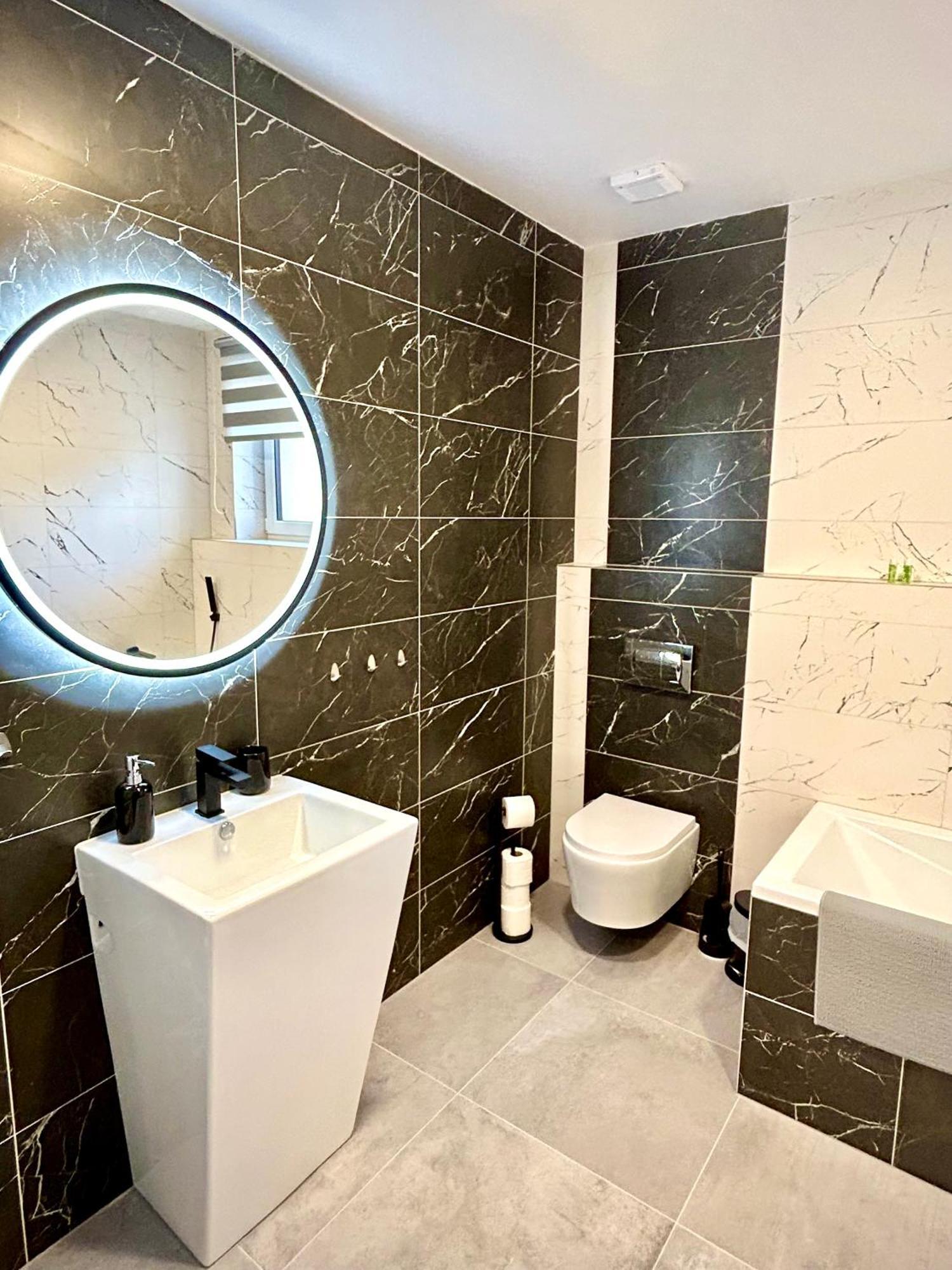 Apartmany Premium Se Soukromym Parkovanim Česká Lípa Esterno foto
