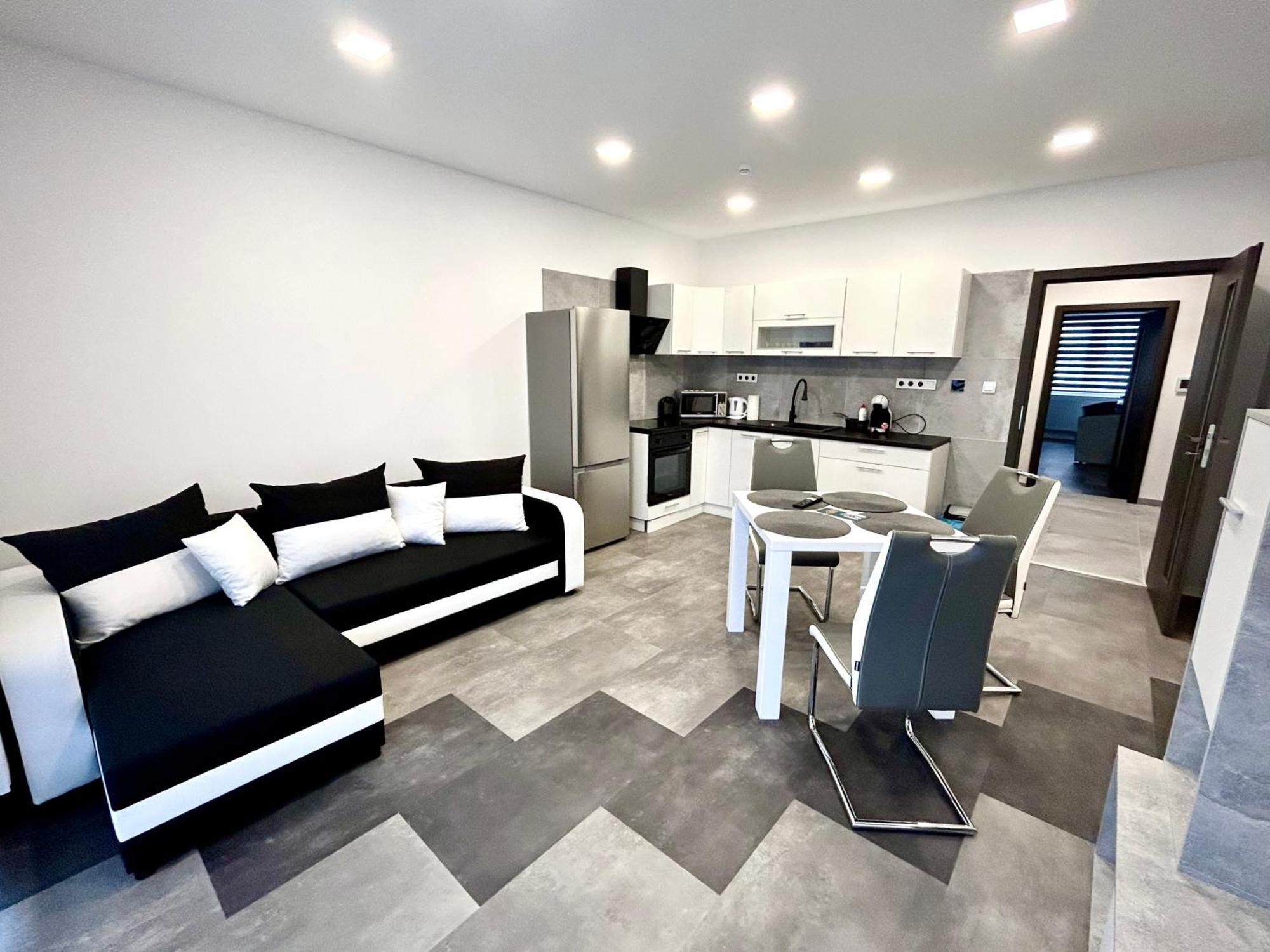 Apartmany Premium Se Soukromym Parkovanim Česká Lípa Esterno foto