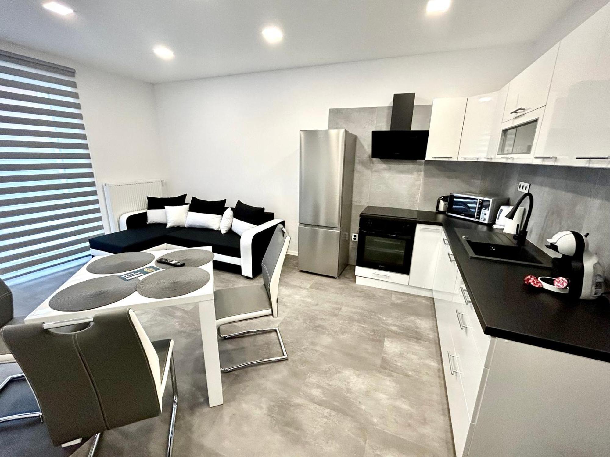 Apartmany Premium Se Soukromym Parkovanim Česká Lípa Esterno foto